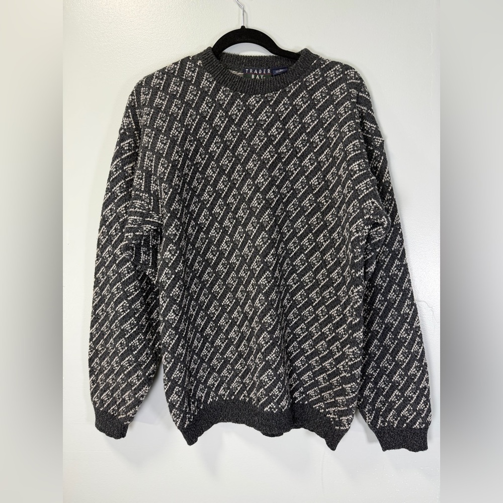 VTG Trader Bay Men's Grey and White Patterned‎ Crewneck Sweater Medium